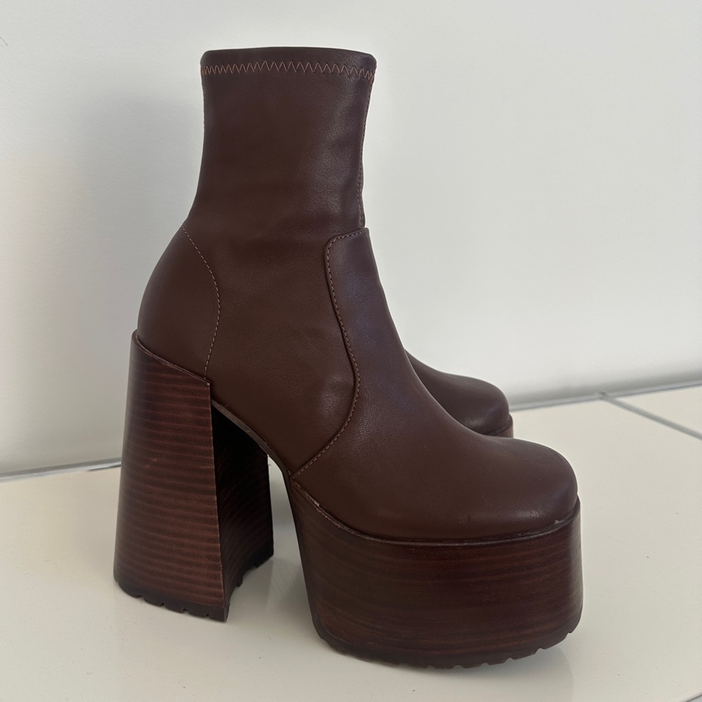 Steve Madden Chocolate Brown Platform Boots size 7